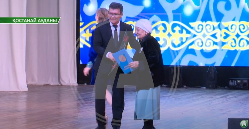 Тобыл қаласында республика күніне орай Қостанай ауданының дамуына орасан зор үлес қосқан азаматтар марапатталды
