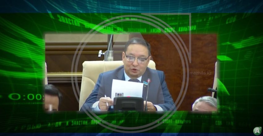 Депутат Серік Ерубаев көлікті қыздырғаны үшін айыппұл салу туралы заңды қайта қарауды ұсынды