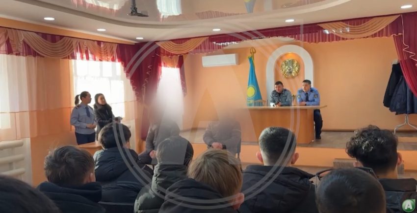 Колледж студенттері колонияға барып, сотталғандардың өмірімен танысты